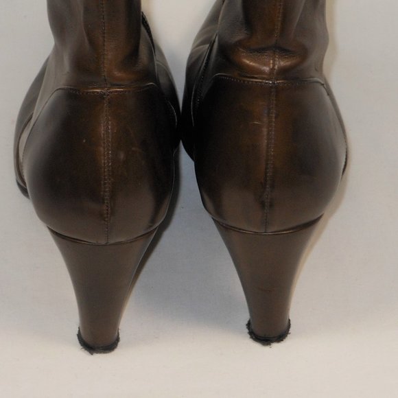 Charles Jourdan women's heeled ankle boots. - Picture 4 of 9